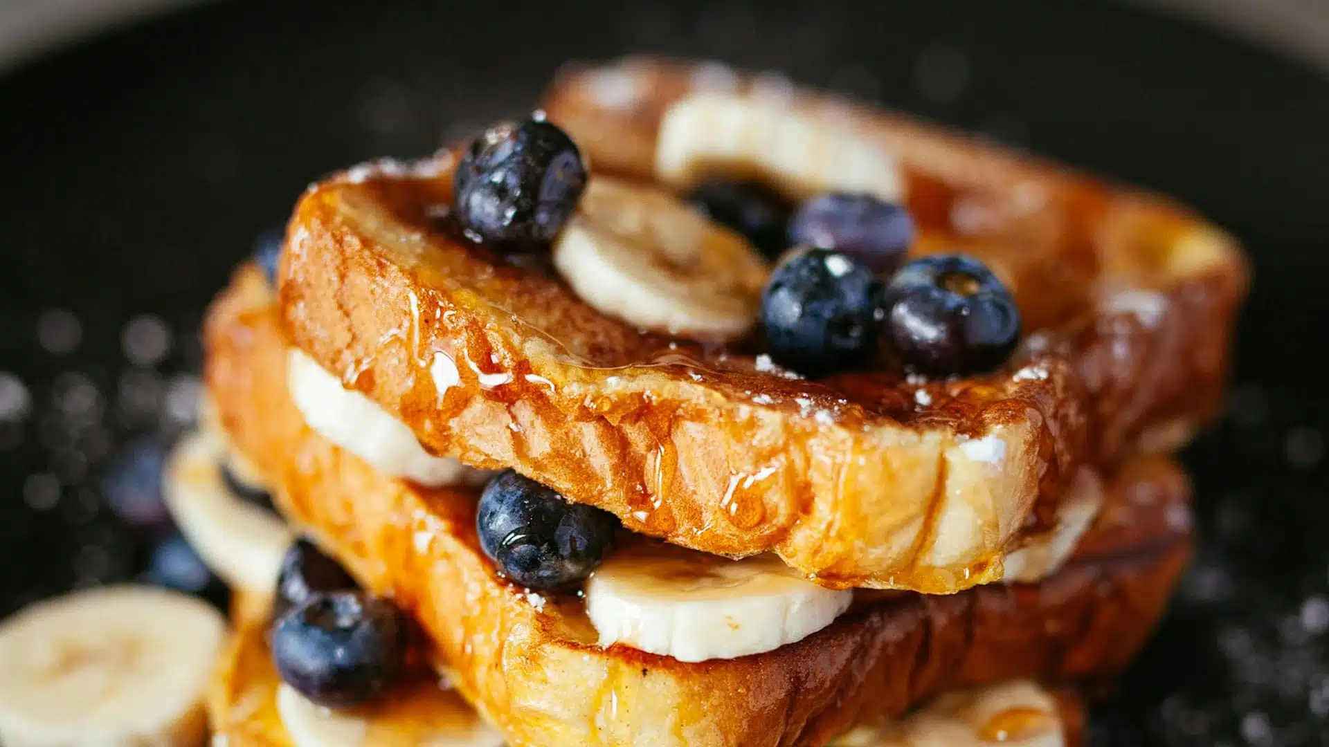 Sandwich with blueberries and banana.